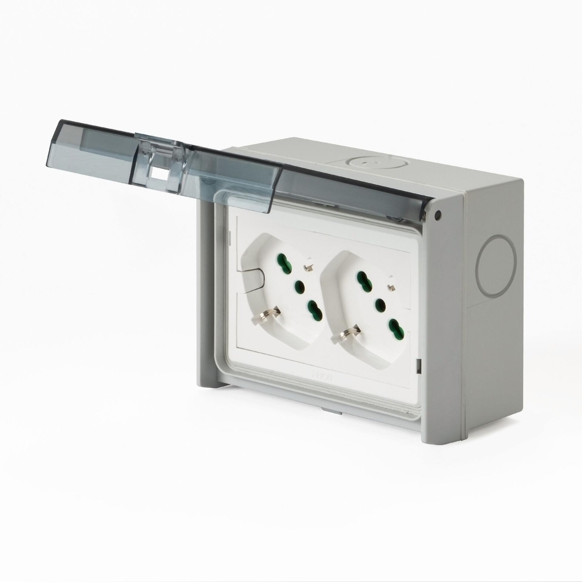 Multipresa Universale IP55 con Doppia Presa Bipasso Italiana Schuko con Scatola da Parete 3 Moduli