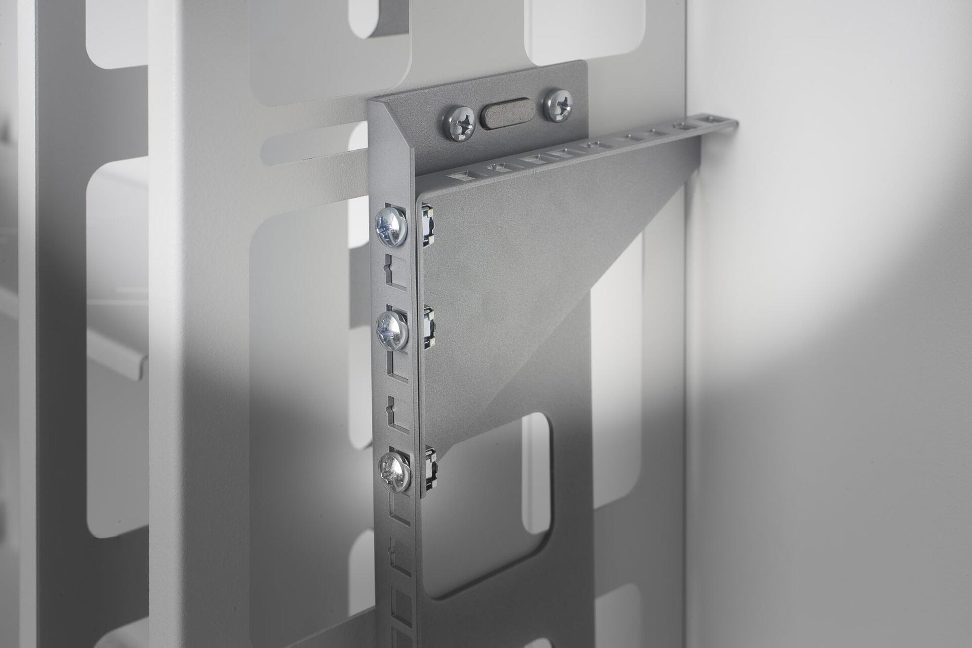 Staffa 3U per installazione verticali apparecchiature rack 19''