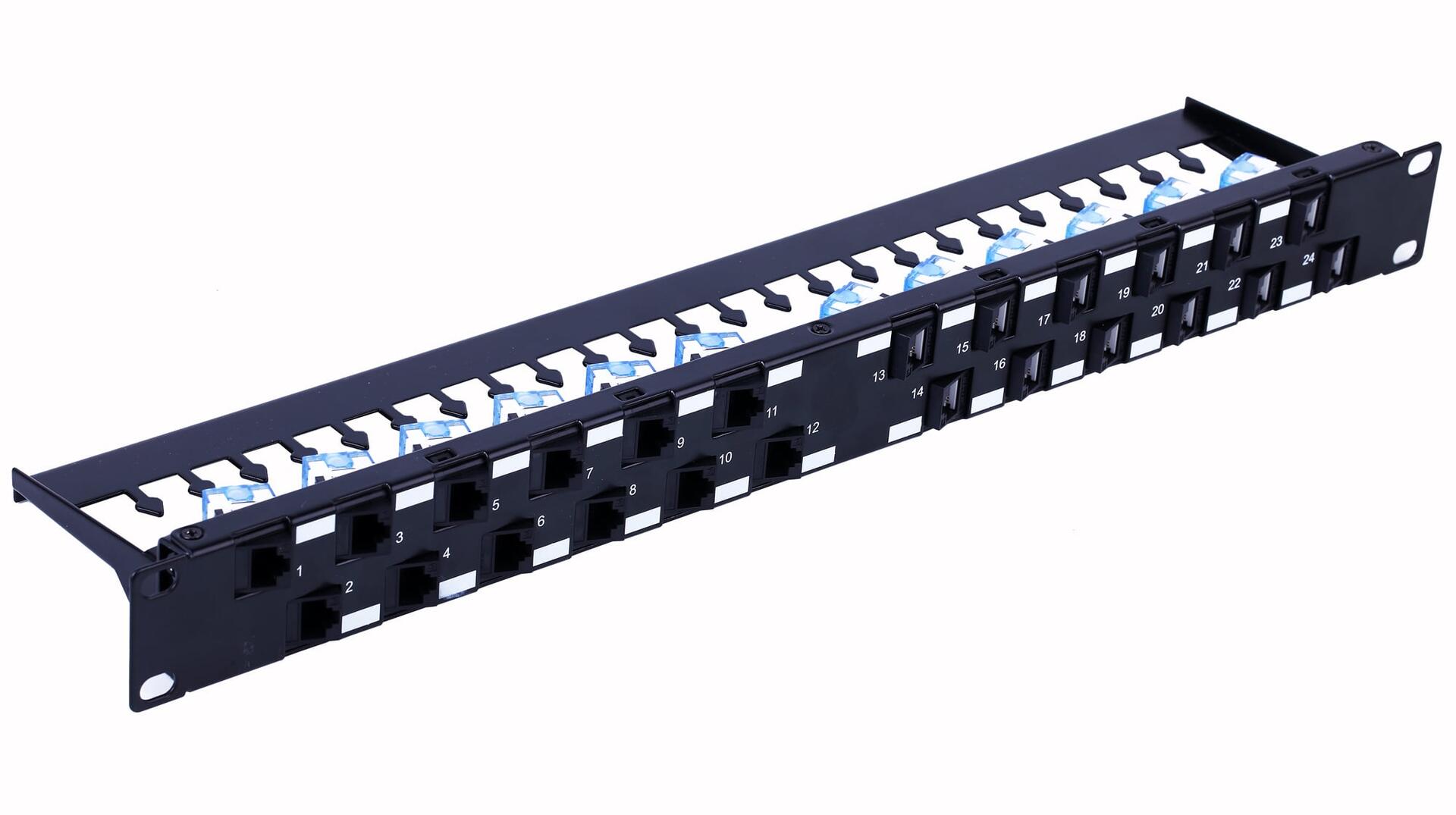 Pannello Patch UTP 24 Posti RJ45 Cat.6A Uscita Inclinata 1U Nero