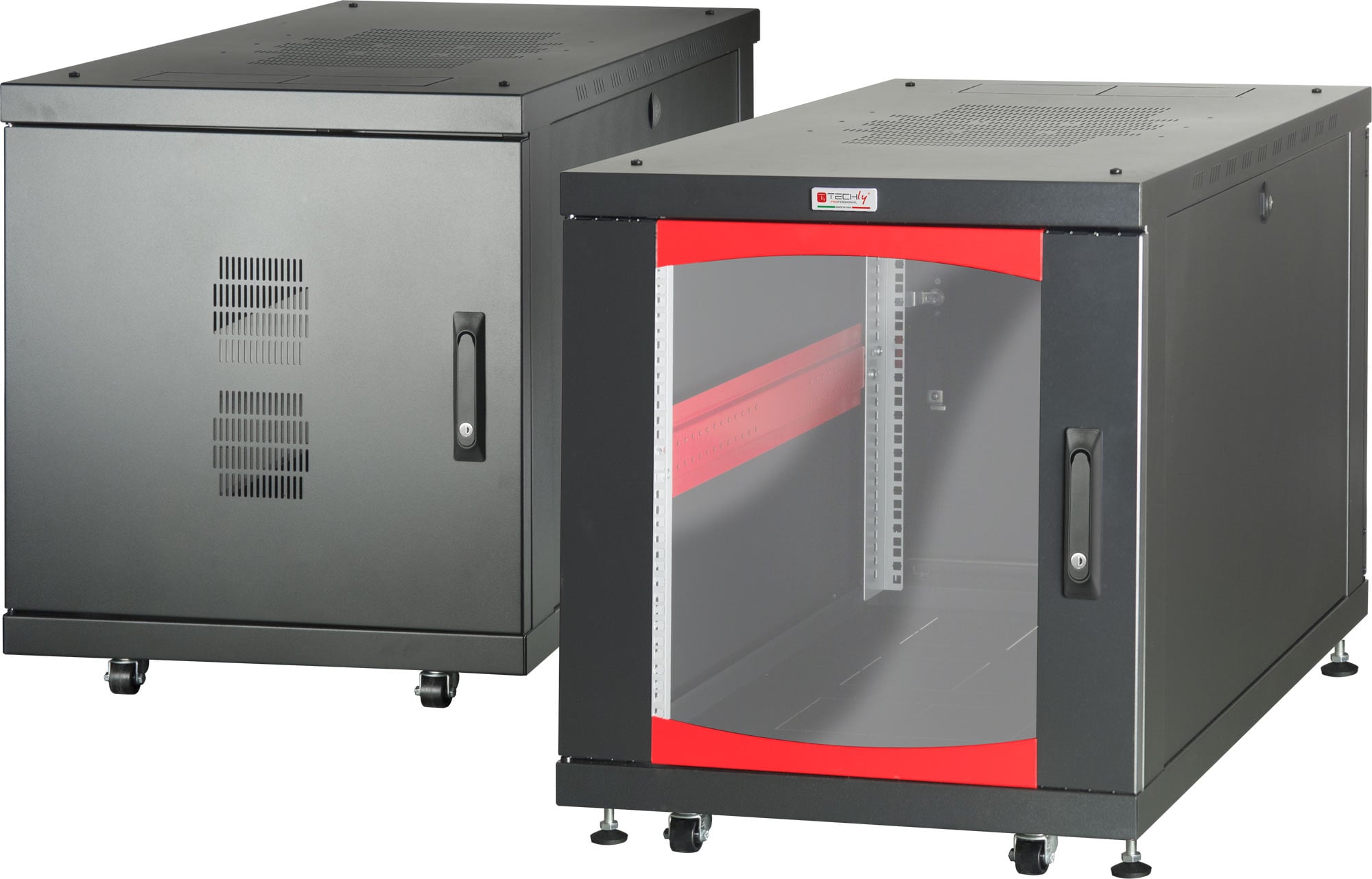 Armadio rack a pavimento robusto caratterizzato da una struttura robusta con pannelli velocemente removibili e porte facilmente reversibili. Il design lineare e moderno non trascura l’aspetto estetico reso unico dai profili di colore rosso. Pienamente com